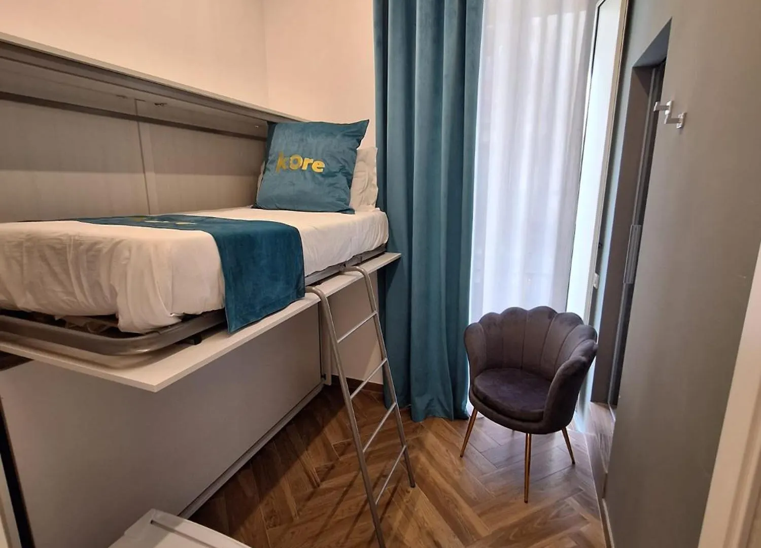 Kore Suite Napoli 0*, Naples